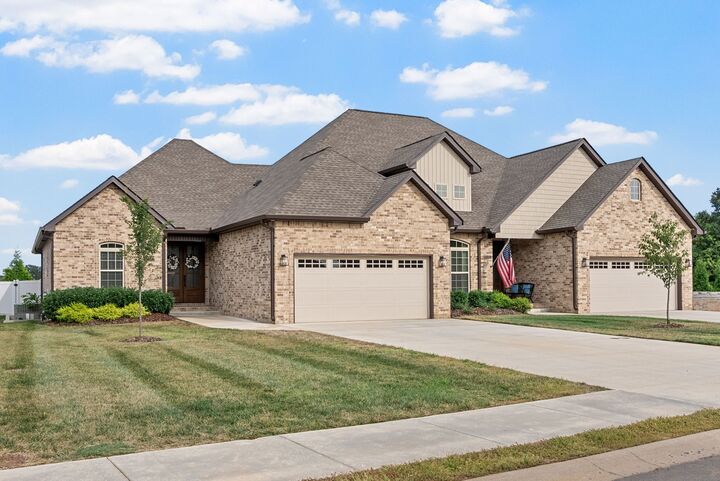 Property Photo:  1049 Veridian Dr A  TN 37043 
