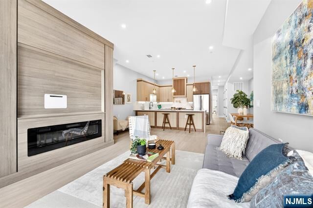 Property Photo:  172 Griffith Street 1  NJ 07307 