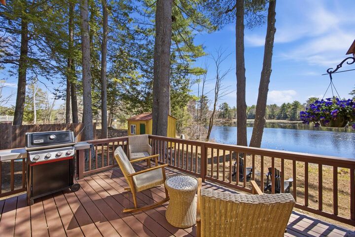 Property Photo:  18 Holt Drive  NH 03037 