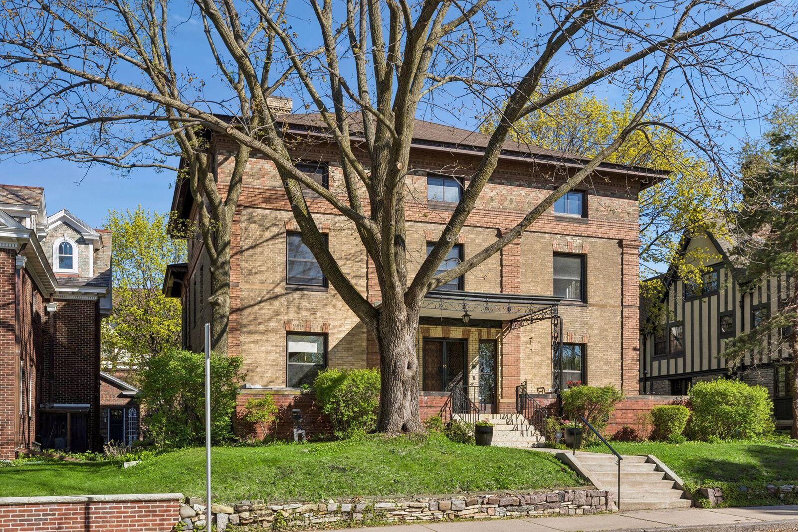 Property Photo:  30 Crocus Place  MN 55102 