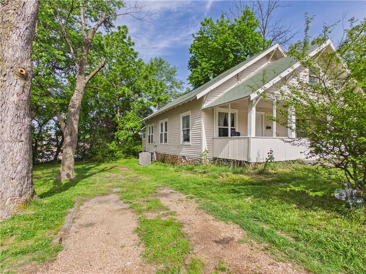 Property Photo:  312 N Chestnut  AR 72601 