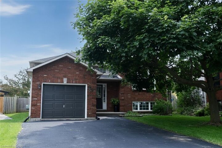 Property Photo: 21 Glengary Crescent ON N3W 2L7