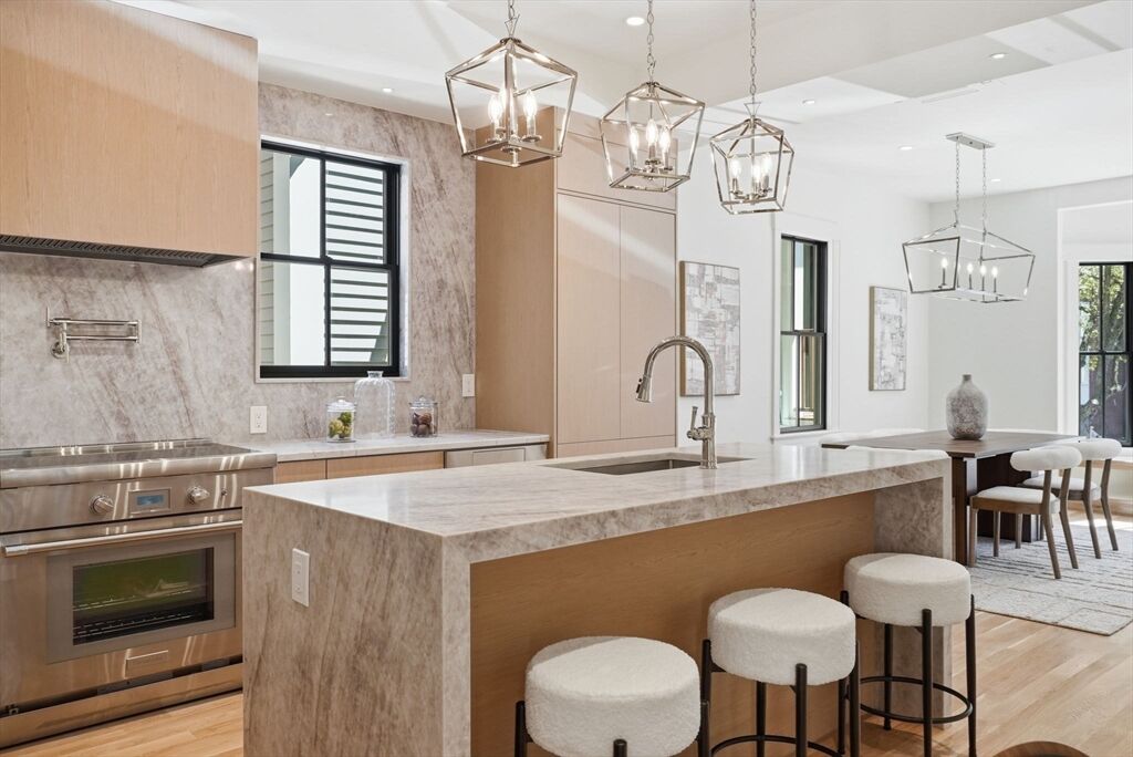 Property Photo:  9 Mt Auburn St  MA 02138 