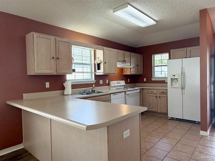 Property Photo:  2545 Trailwood Dr  FL 32533 