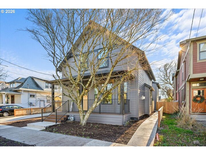 Property Photo:  4234 SE Yamhill St  OR 97215 