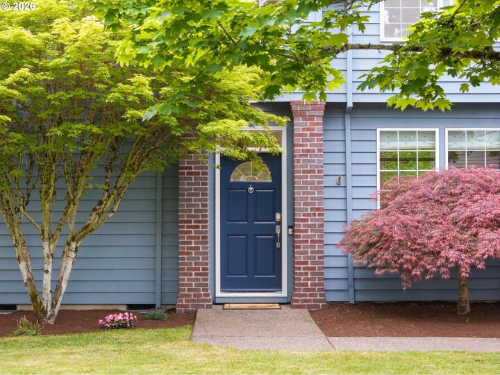 Property Photo:  28378 SW Wagner St  OR 97070 
