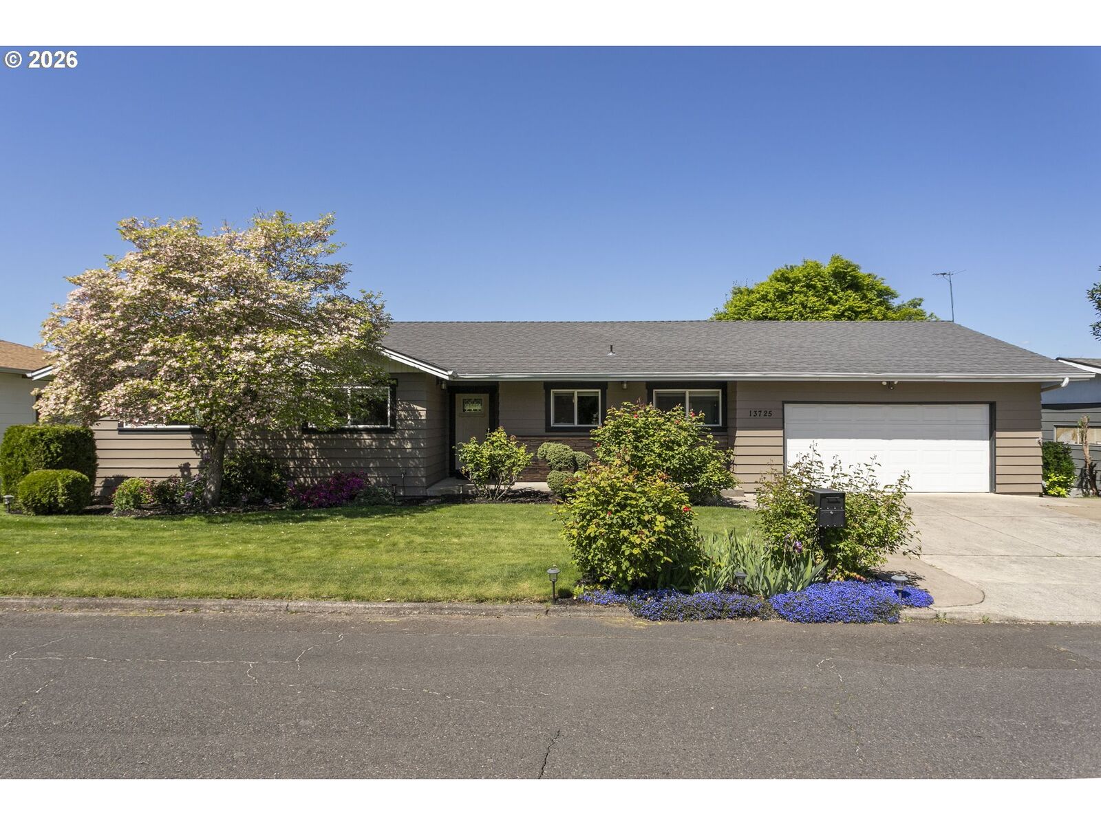 Property Photo:  13725 NE Fremont Ct  OR 97230 