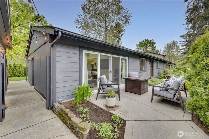 Property Photo:  1109  Lewis Lane SE  WA 98027 