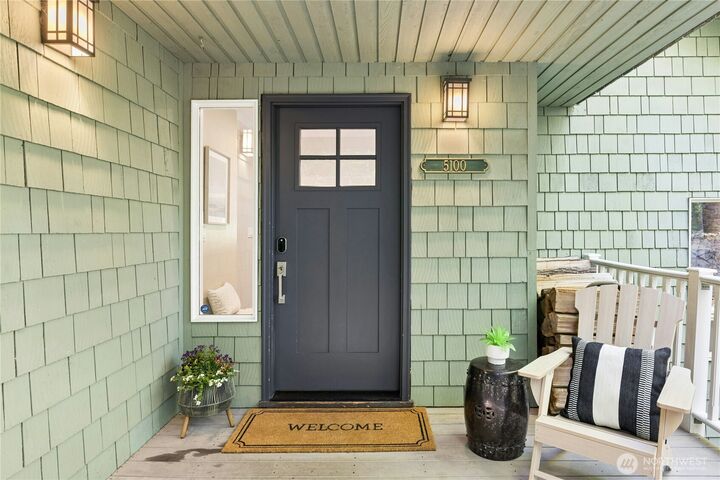 Property Photo:  5100  Crystal Springs Drive NE  WA 98110 