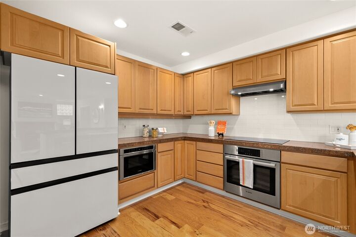 Property Photo:  225  4th Avenue A309  WA 98033 