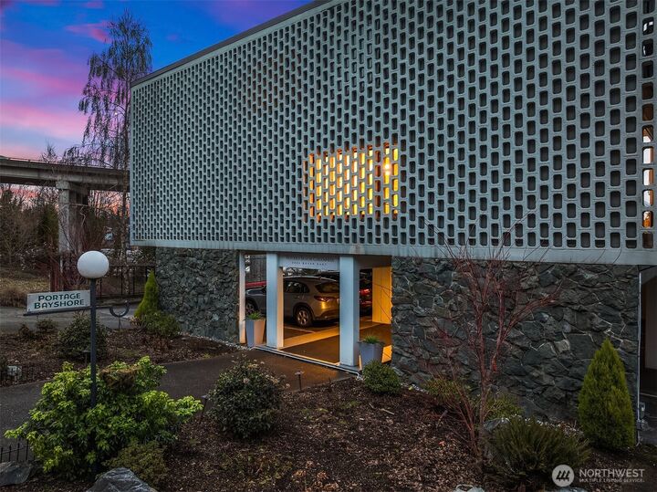 Property Photo: 2524 Boyer Avenue E 446 WA 98102