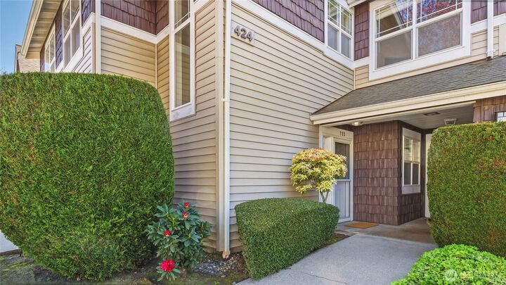 Property Photo:  424  228th Street SW H203  WA 98021 
