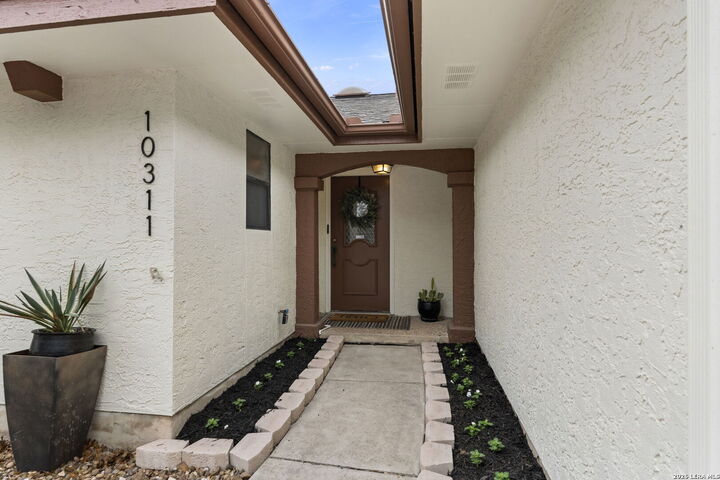Property Photo:  10311 Grand Cir  TX 78239 