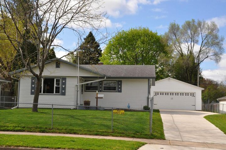 Property Photo:  713 Nancy Lane  WI 53704 
