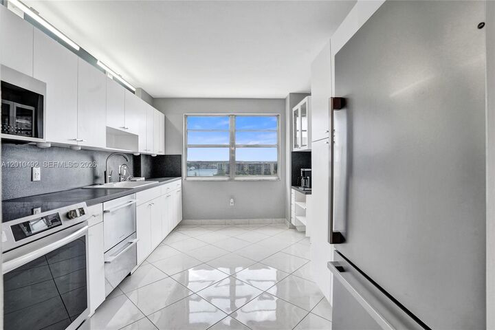 Property Photo:  2851 NE 183rd St 616E  FL 33160 