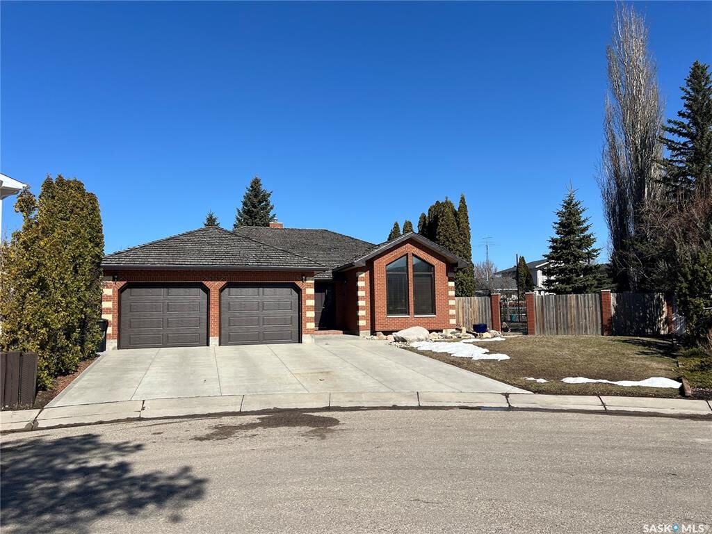 Property Photo:  214 Forsyth Court  SK S7N 4H2 
