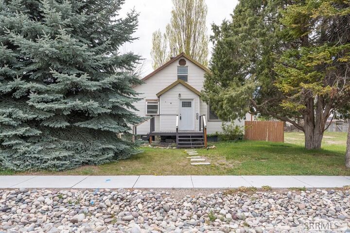 Property Photo:  1425 Jefferson Avenue  ID 83202 