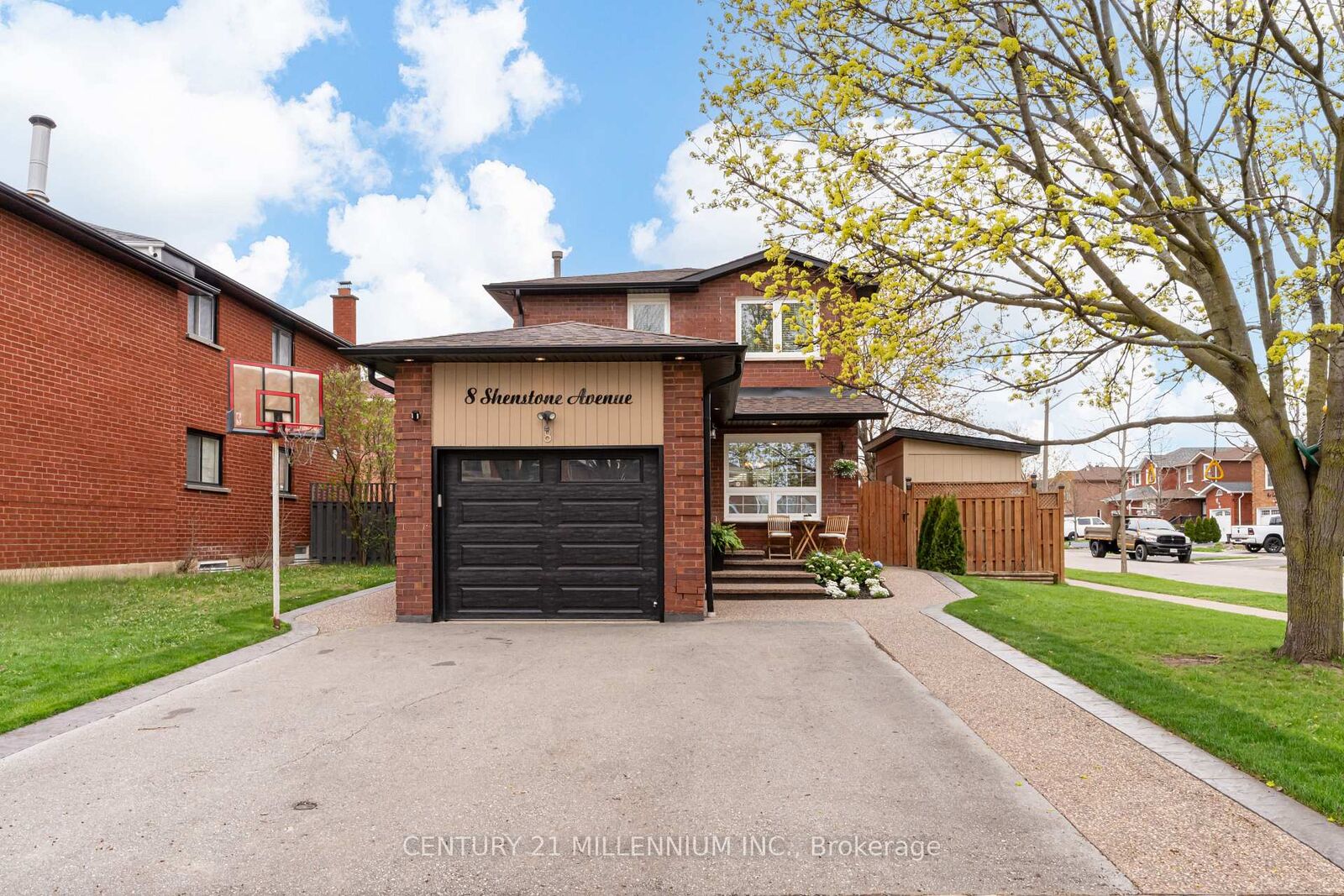 Property Photo:  8 Shenstone Avenue  ON L6Z 2Y6 