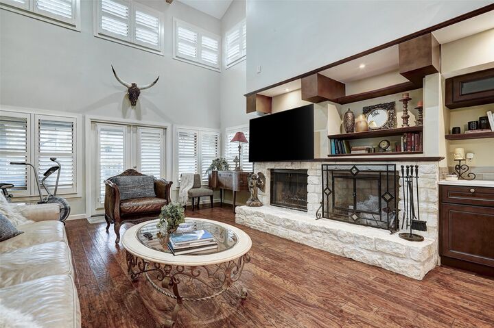 Property Photo:  101 West Eagle Drive 101  TX 78738 