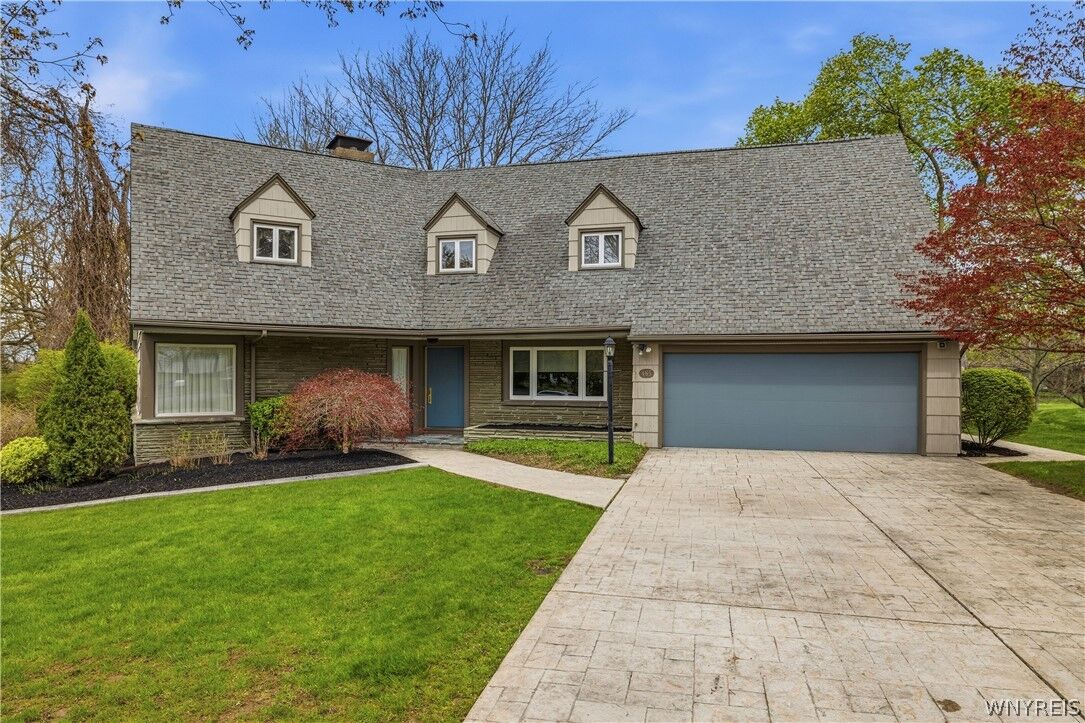 Property Photo:  465 Fort Gray Drive  NY 14092 