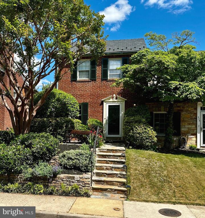Property Photo:  922 S Saint Asaph Street  VA 22314 