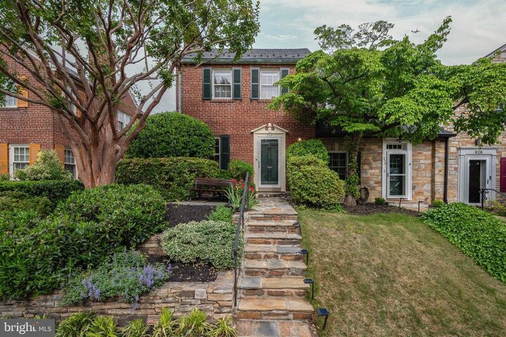 Property Photo: 922 S Saint Asaph Street VA 22314