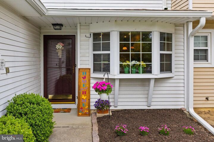 Property Photo:  20 Gloucester Court  NJ 08505 