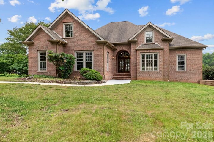 Property Photo: 221 Windemere Isle Road NC 28677