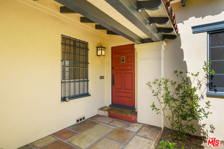Property Photo:  1017 S Orlando Ave  CA 90035 