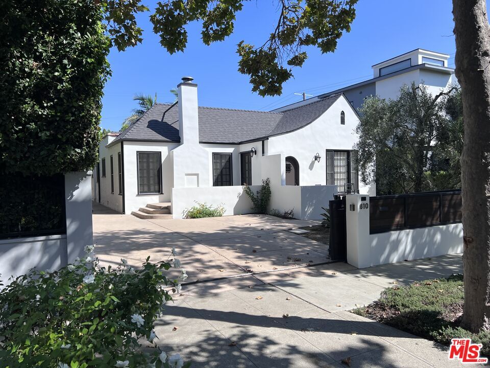 Property Photo:  810 N Harper Ave  CA 90046 