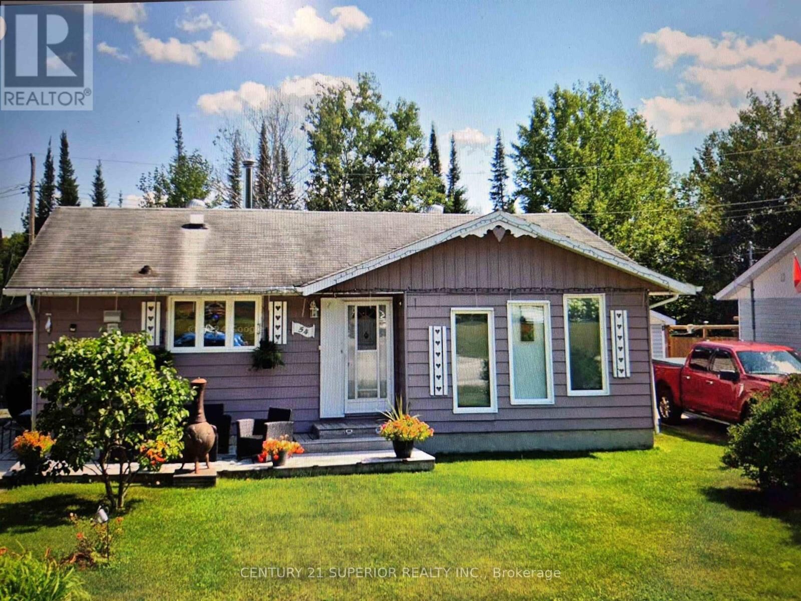 Property Photo: 54 Redwing Ave ON P0T 2C0