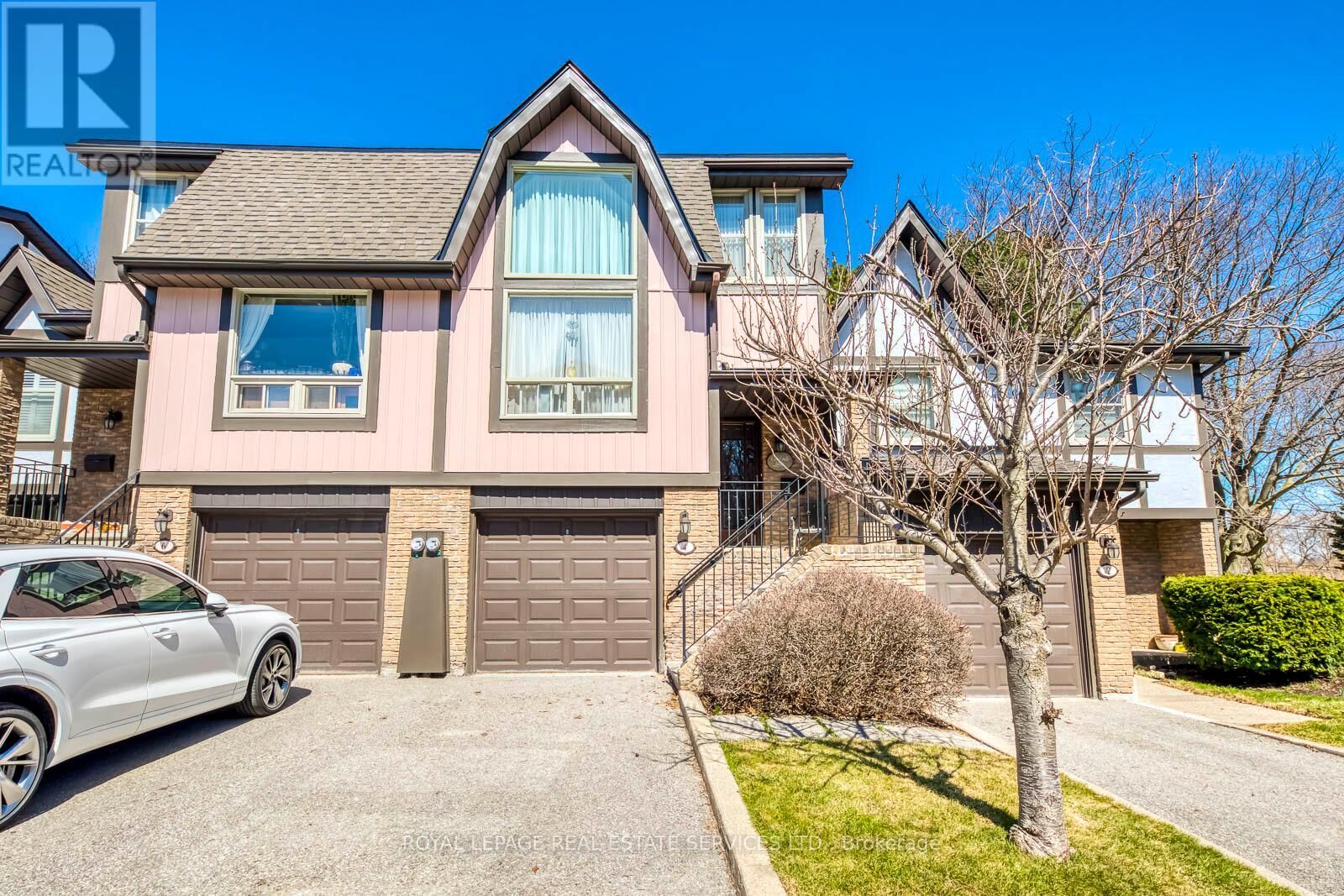 Property Photo:  4 English Ivyway  ON M2H 3M4 
