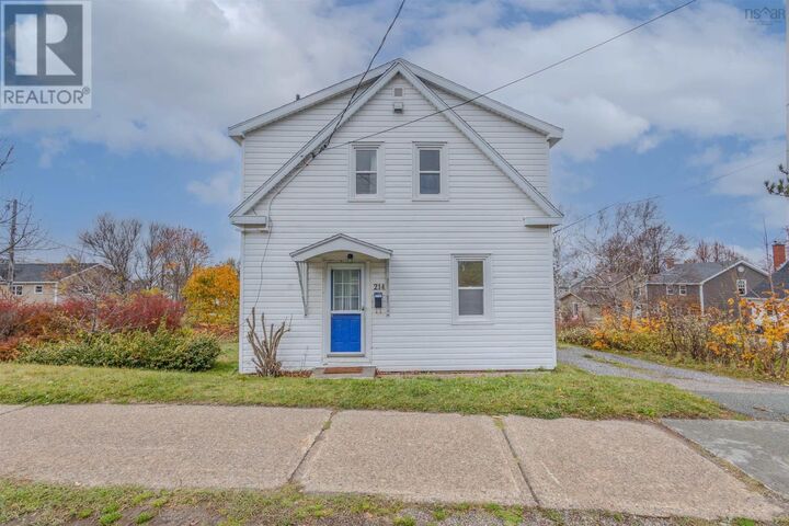 214 Alexandra Street — photo 1