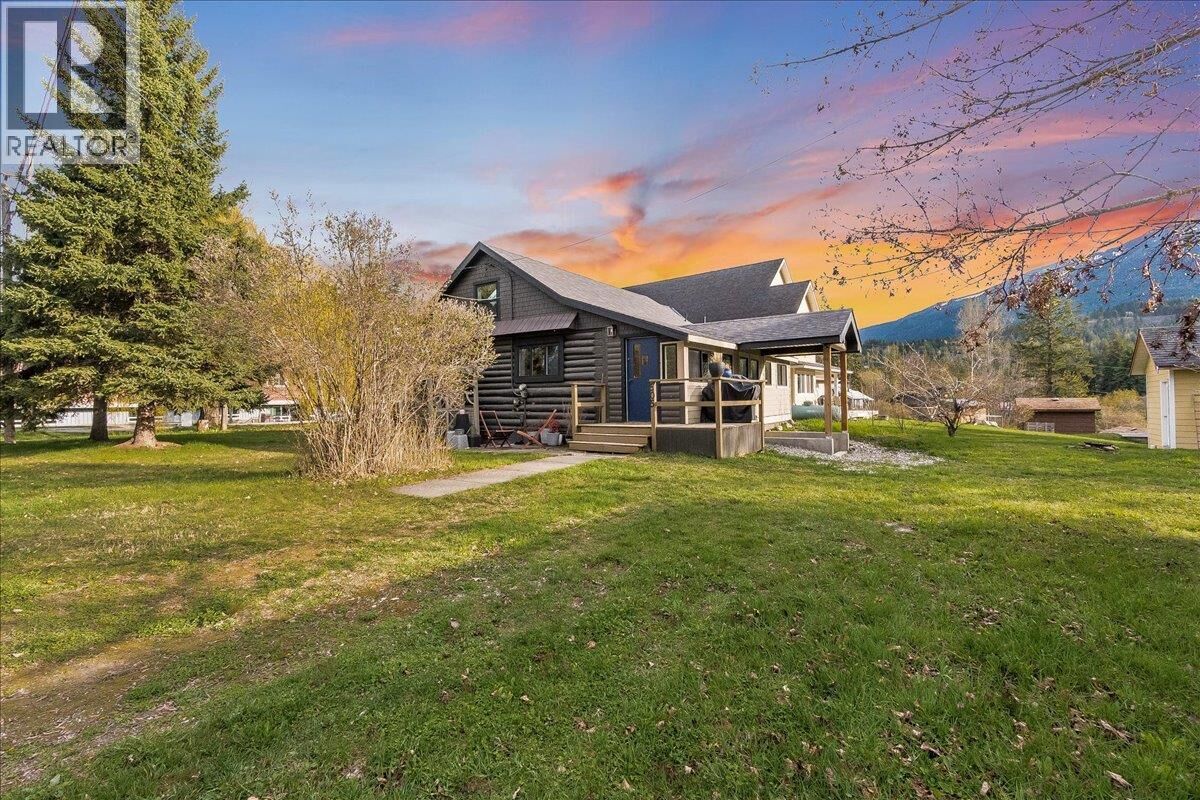 Property Photo: 505 6th Street BC V0G 1M0