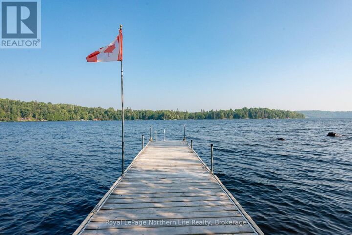 22 Martin Lane — photo 1
