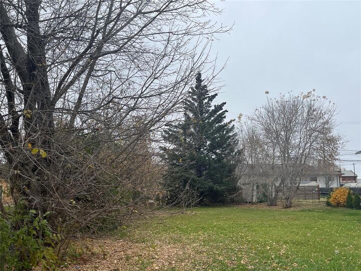 Property Photo:  124 2nd Avenue Southwest  MB R7N 1H3 