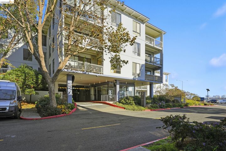 Property Photo:  2 Admiral Drive B276  CA 94608 