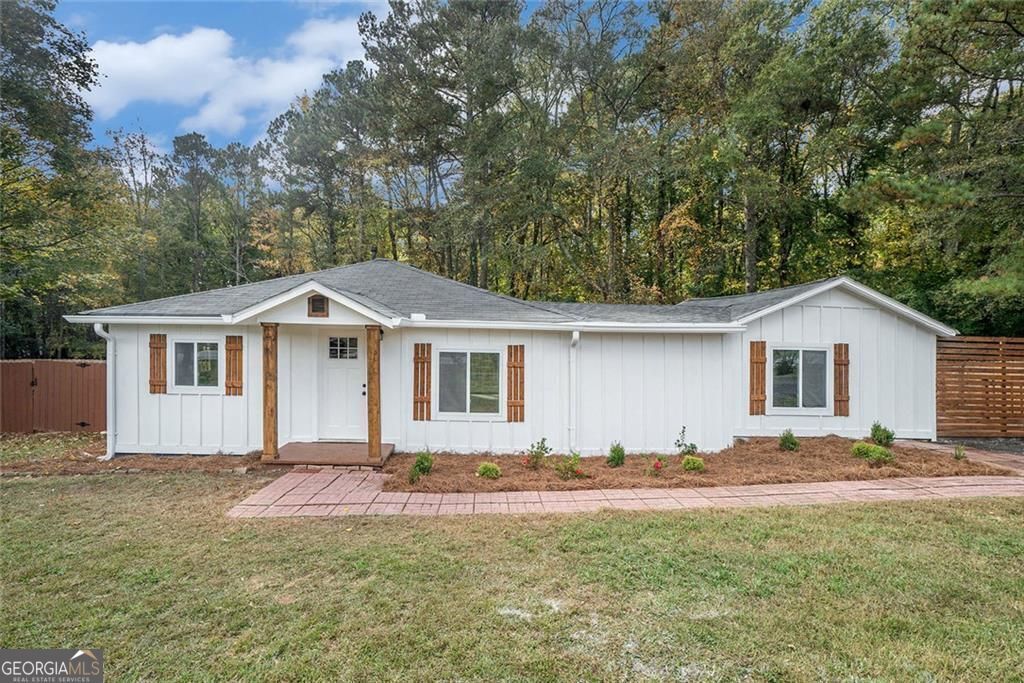 Property Photo:  4920 Hiram Lithia Springs Road Southwest Road  GA 30127 