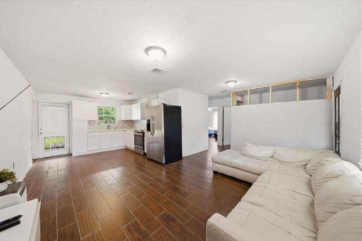 Property Photo:  7511 Arnim Street  TX 77087 