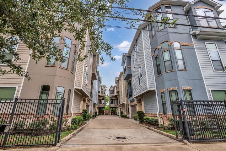 Property Photo:  1219 W 25th Street B  TX 77008 