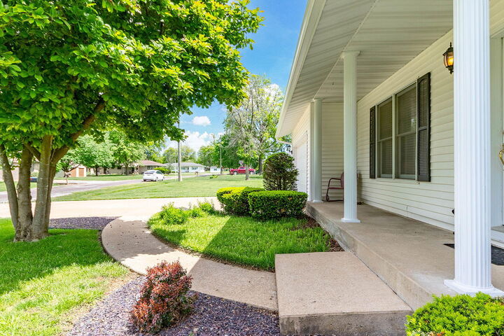 Property Photo:  608 N 7th Street  MO 63382 