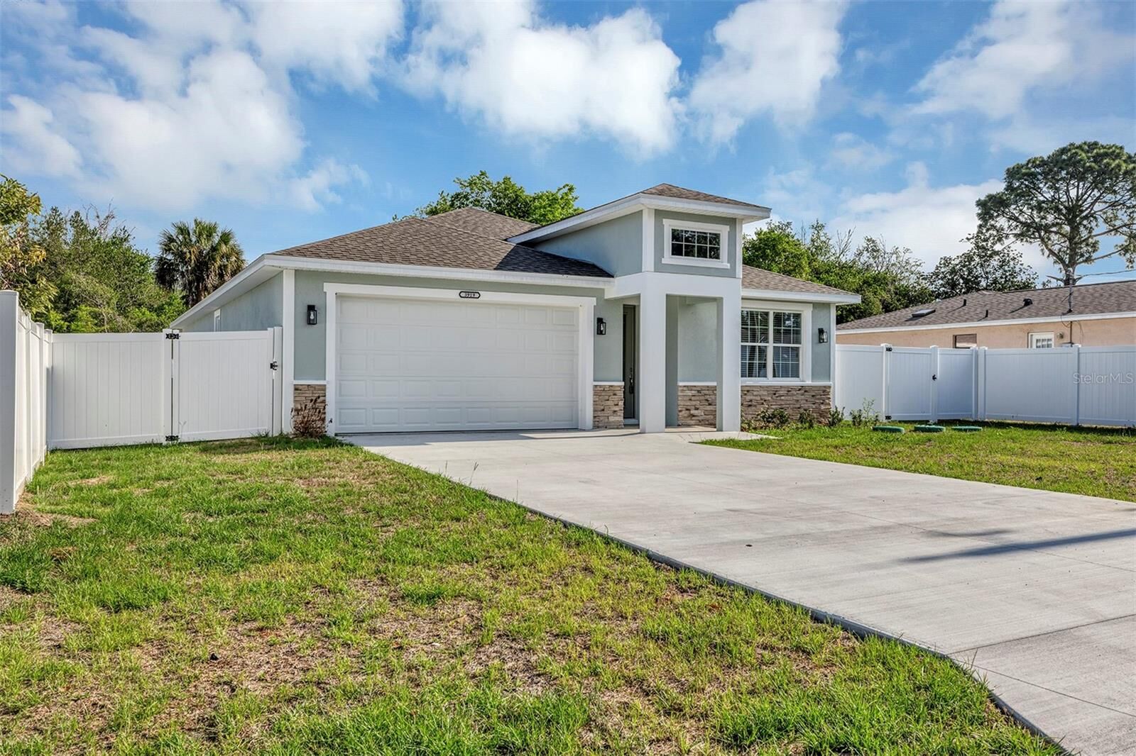 Property Photo:  3919 SE 135th Lane  FL 34491 