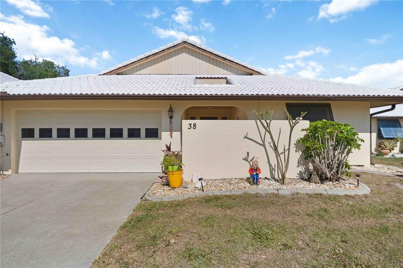 Property Photo: 38 Pebble Rock Drive FL 34293