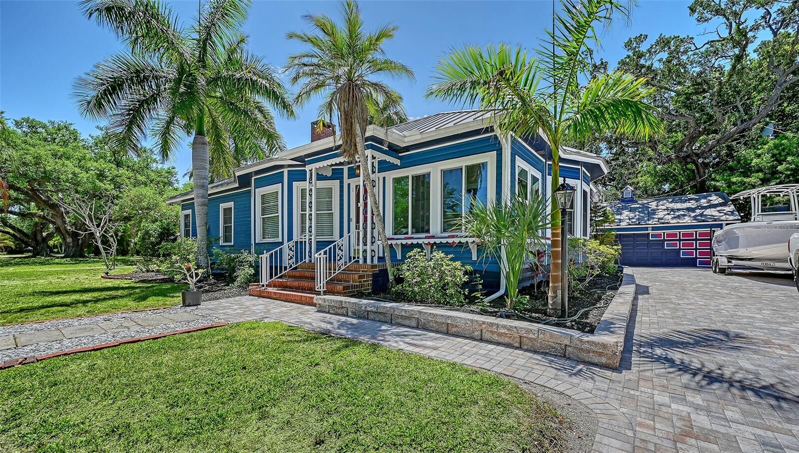 Property Photo:  204 24th Street W  FL 34205 