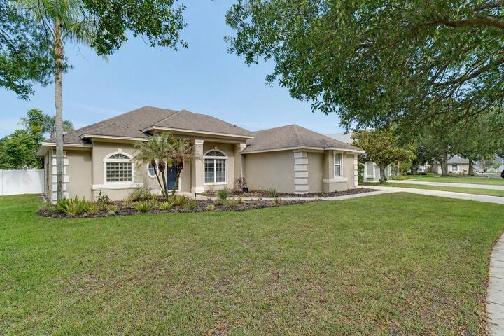 Property Photo:  3820 Norbury Court  FL 32835 