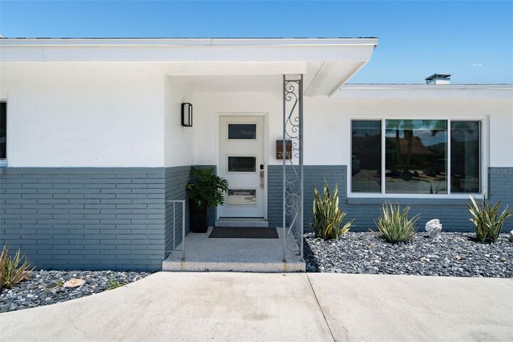 Property Photo:  2671 W Bay Isle Drive SE  FL 33705 