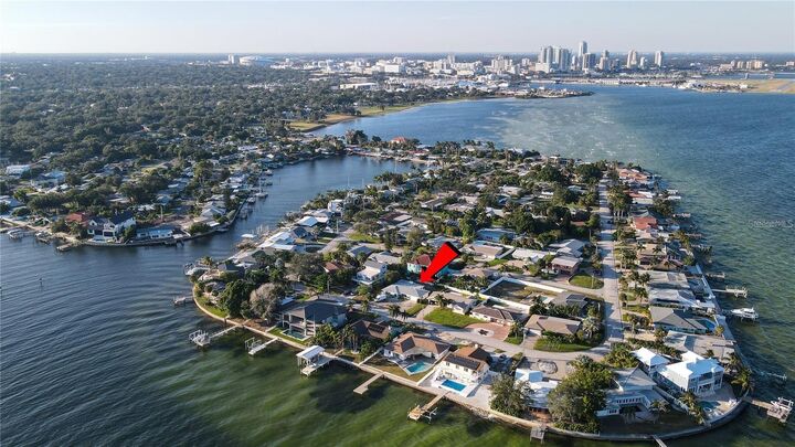 Property Photo:  2671 W Bay Isle Drive SE  FL 33705 