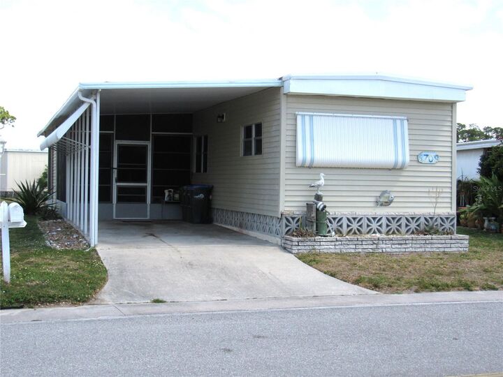 Property Photo:  5709 Holiday Park Boulevard  FL 34287 