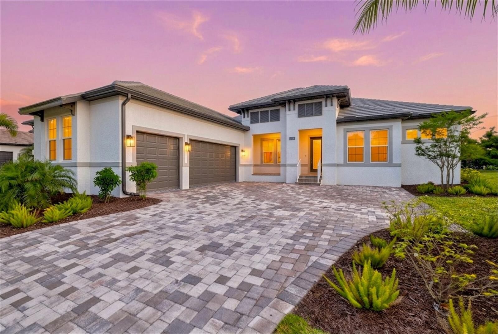 Property Photo:  1154 Kings Way Drive  FL 34275 