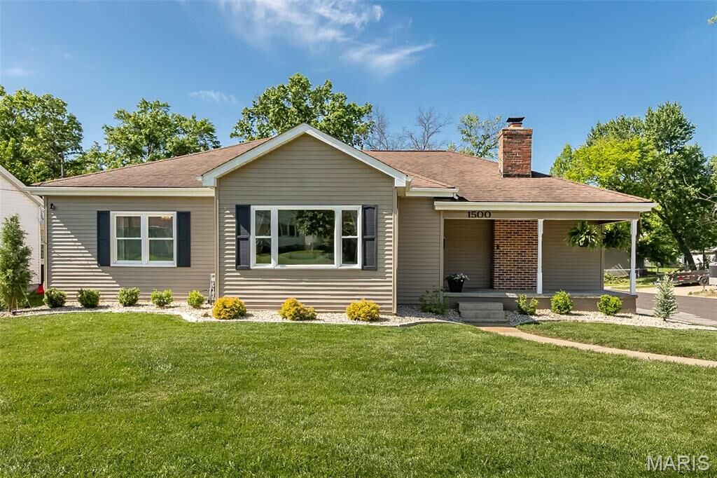 Property Photo:  1500 E 6th Street  MO 63090 